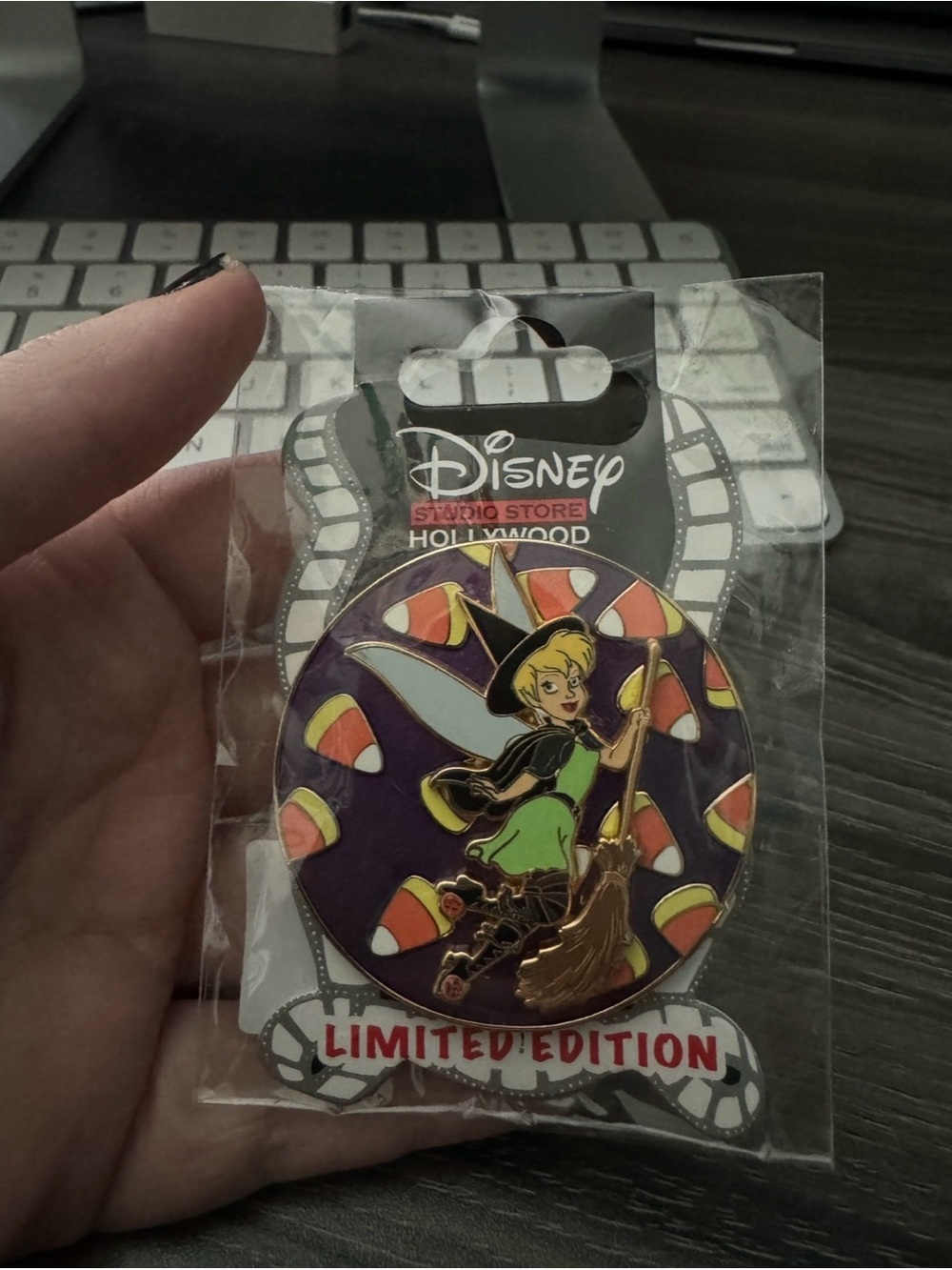Disney Tinkerbell Peter Pan Candy Corn Halloween LE 400 DSSH DSF Pin